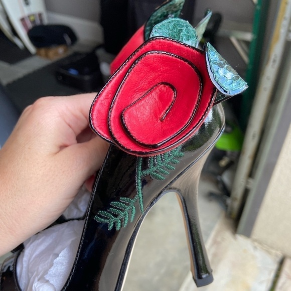 Joey size 5.5 black heels with rose detail - Picture 6 of 6